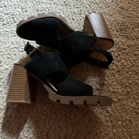 Ana a.n.a daly nwt heeled cutout booties heels suede chunky heels - Picture 4 of 5